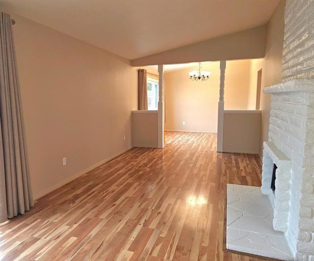 1505 Surrey Ct - Photo 6 of 19