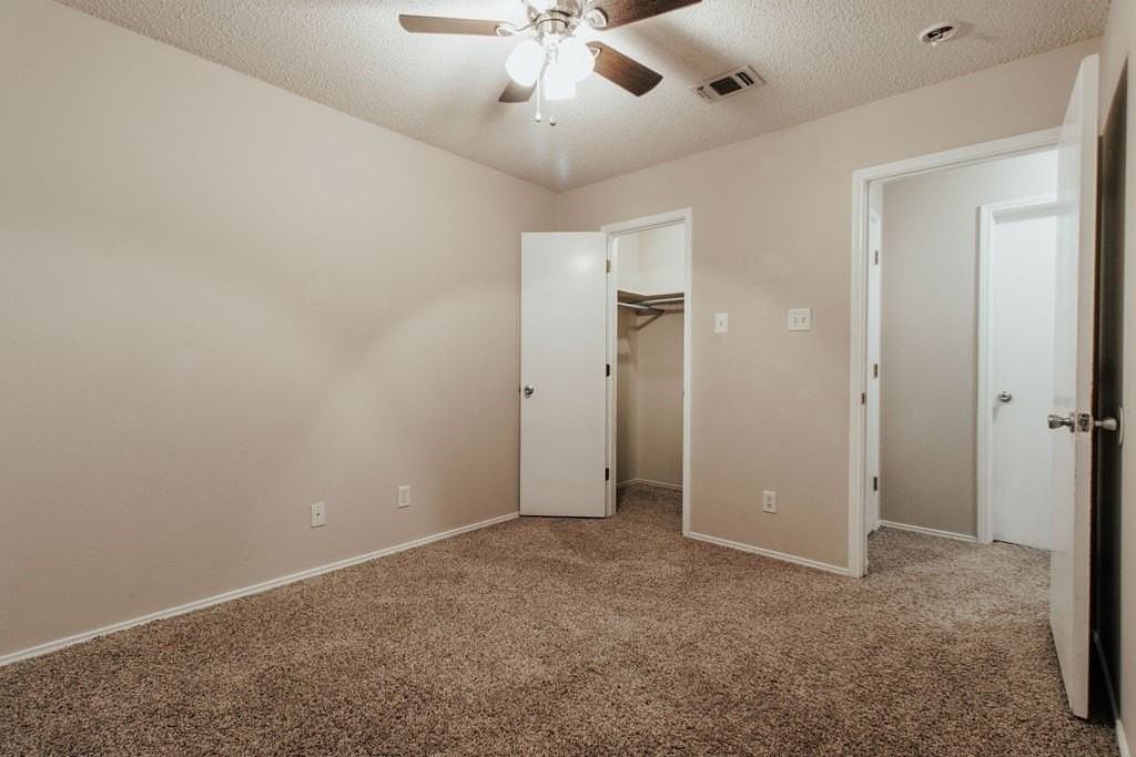 1227 Henry Ln - Photo 5 of 19