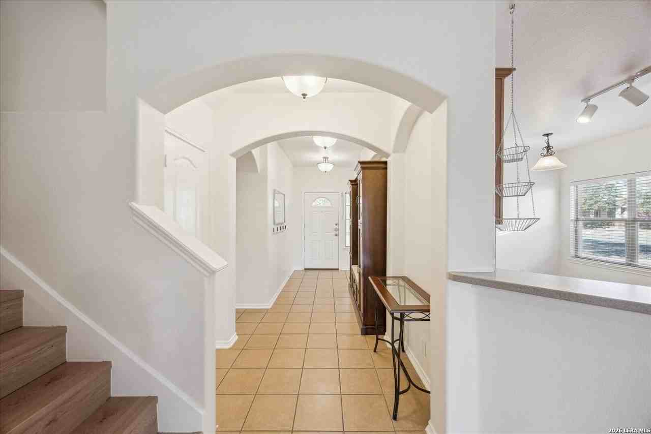 10210 Elizabeth Ct - Photo 5 of 35