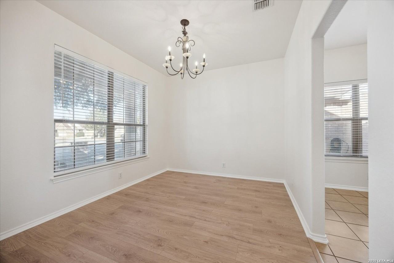 10210 Elizabeth Ct - Photo 7 of 35