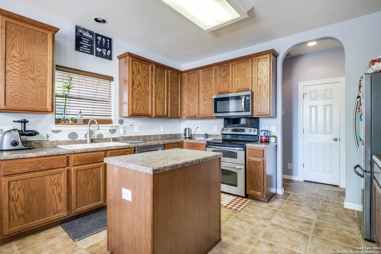 13627 Topaz Lk - Photo 4 of 12