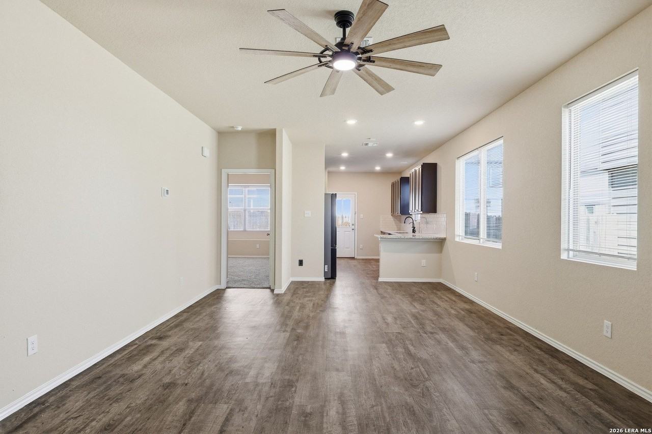 10233 Melissa Ranch Blvd - Photo 5 of 28