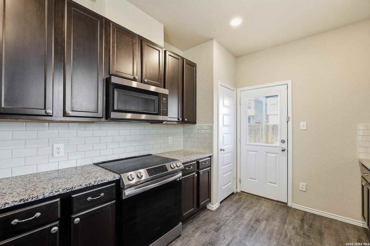 10233 Melissa Ranch Blvd - Photo 7 of 28