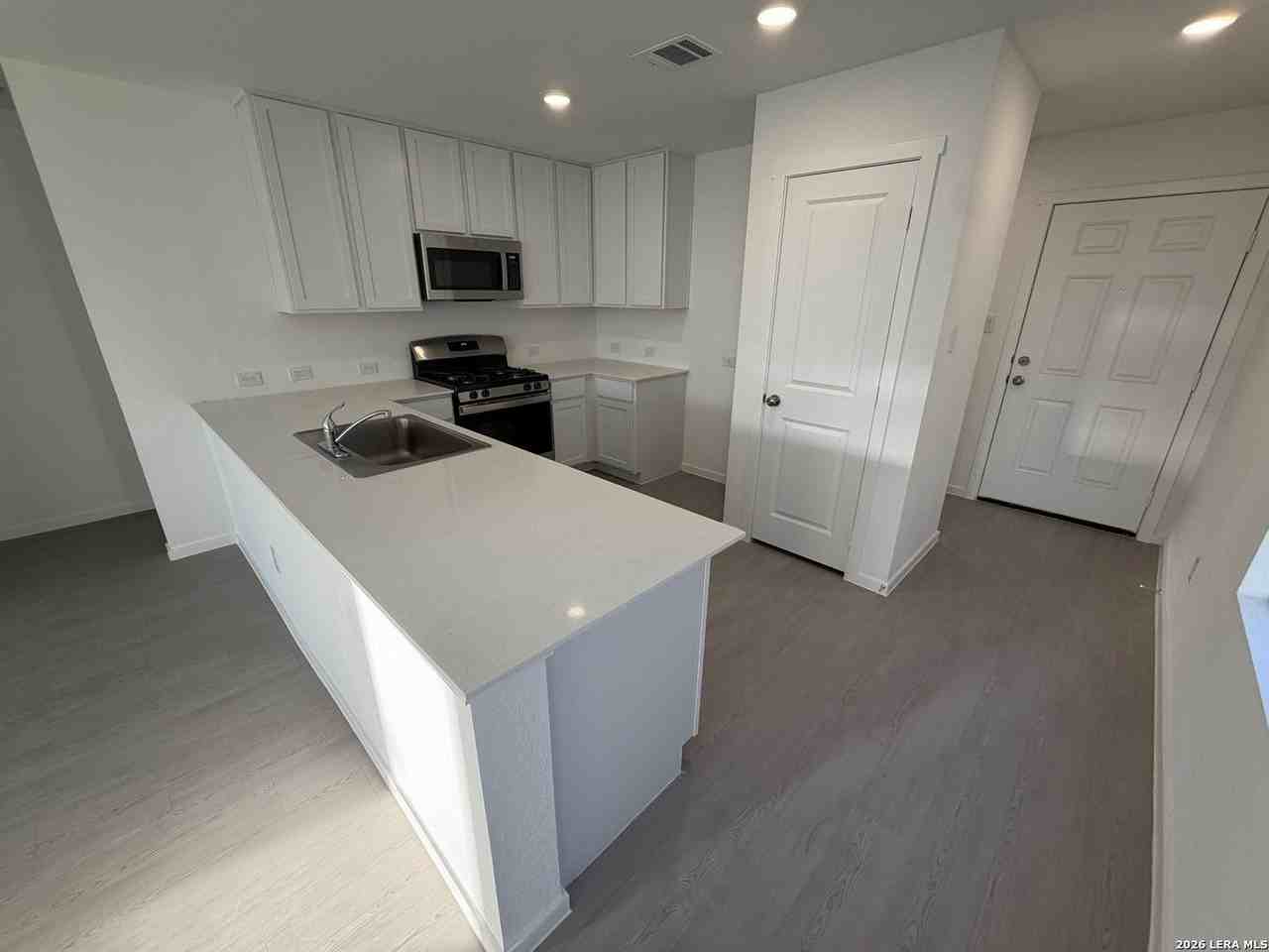 10551 Aqueduct Crk - Photo 4 of 19