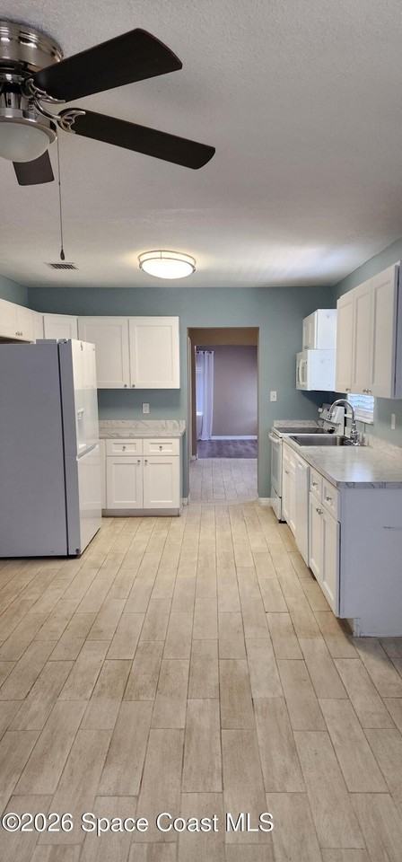 1301 Lynne Dr - Photo 4 of 28