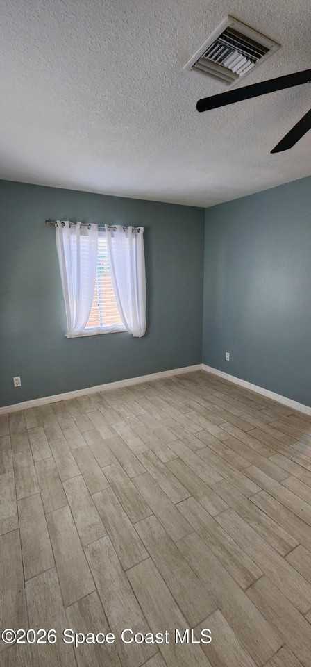 1301 Lynne Dr - Photo 5 of 28