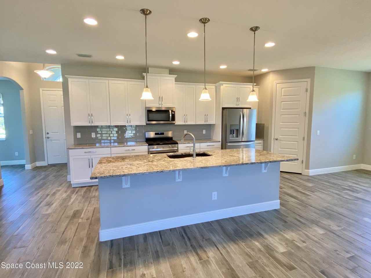 7397 Bluemink Ln - Photo 7 of 32