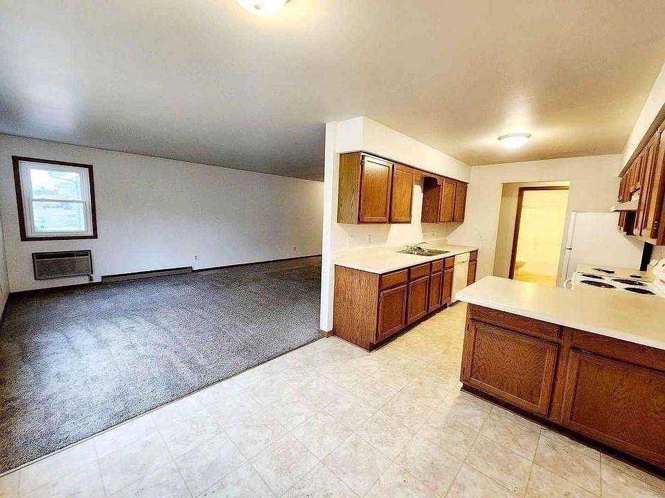 1126 12th St - Photo 7 of 9