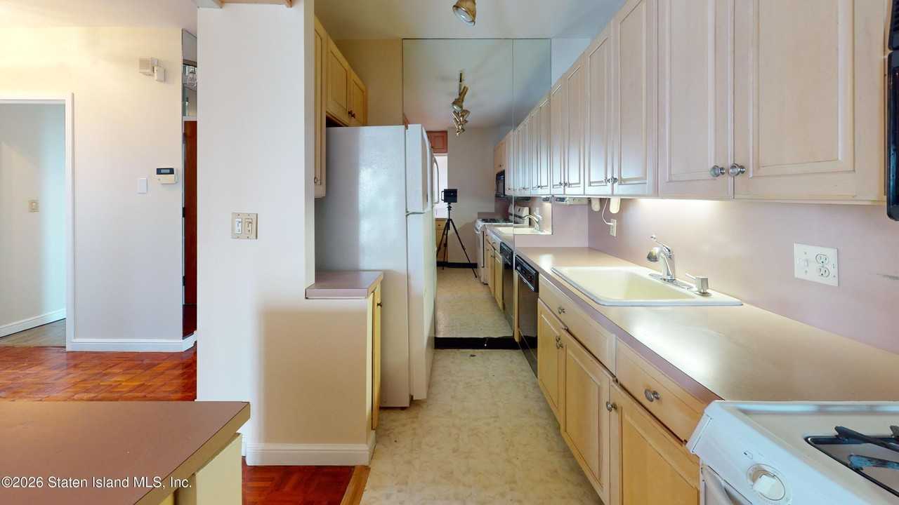 31 Hylan Blvd Apt 12b #12B - Photo 4 of 19