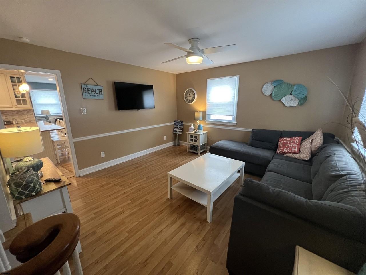 406 N Dorset Ave - Photo 2 of 20