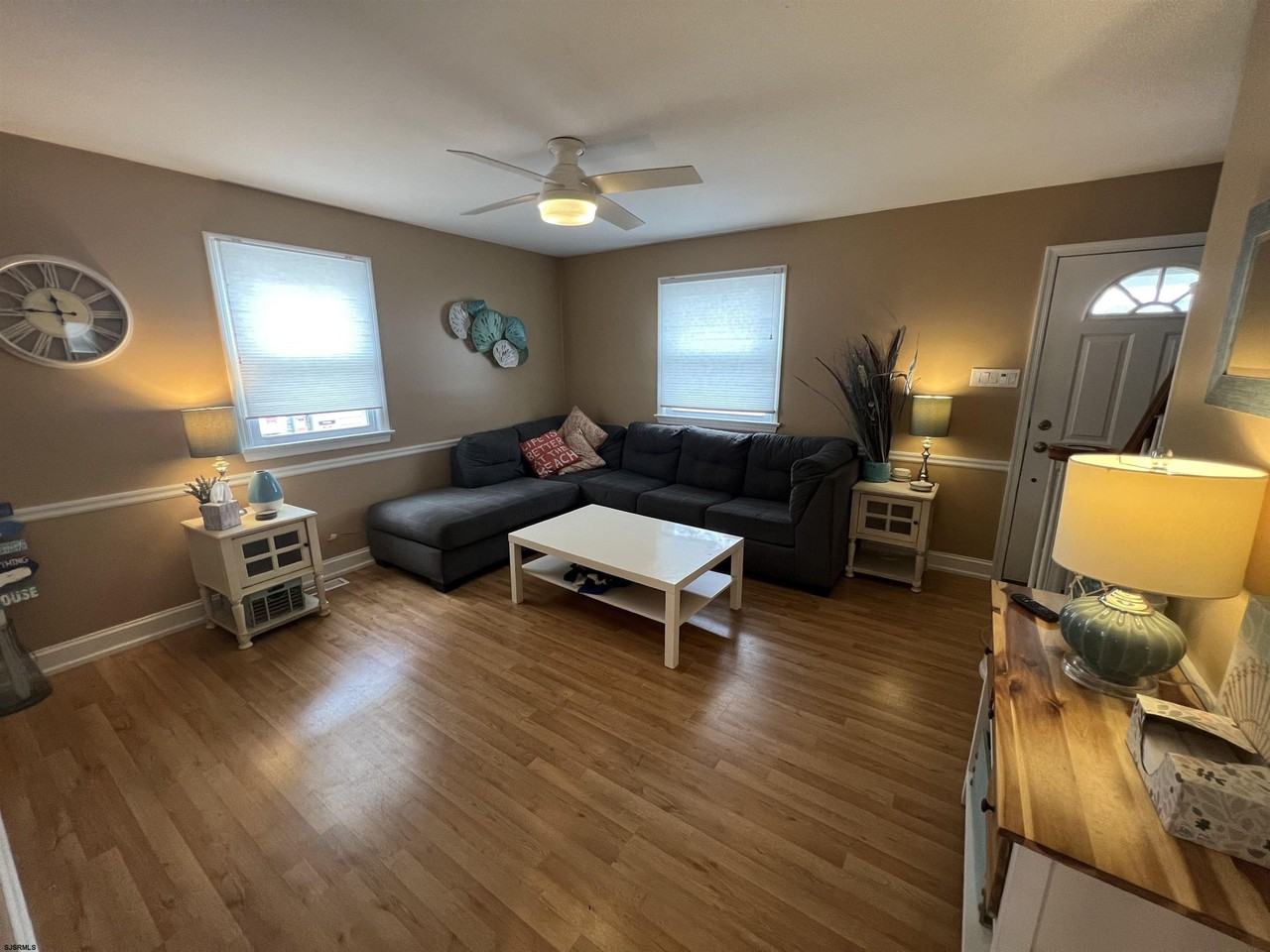 406 N Dorset Ave - Photo 3 of 20