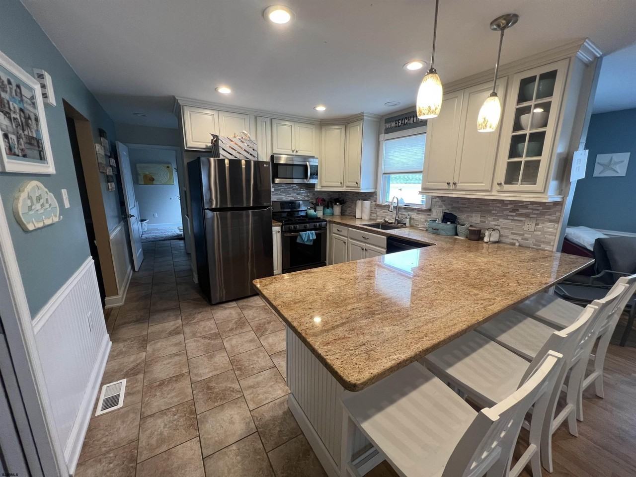 406 N Dorset Ave - Photo 5 of 20