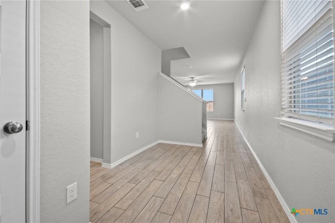 271 Kinsley Way - Photo 4 of 48