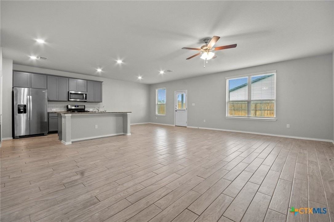 271 Kinsley Way - Photo 5 of 48