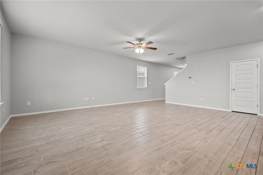 271 Kinsley Way - Photo 7 of 48