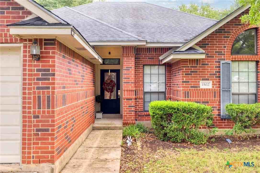 1502 Oak Knoll Ln - Photo 2 of 18