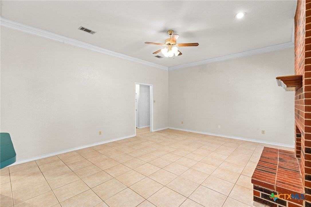 1502 Oak Knoll Ln - Photo 5 of 18