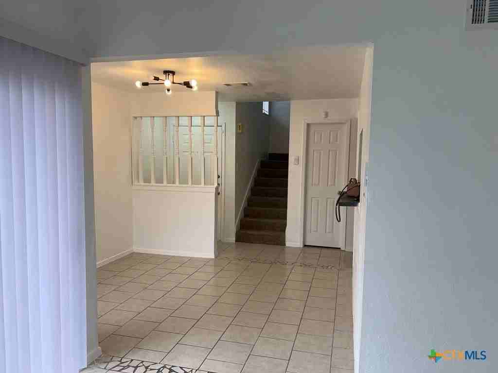 1218 Westway Cir - Photo 3 of 6