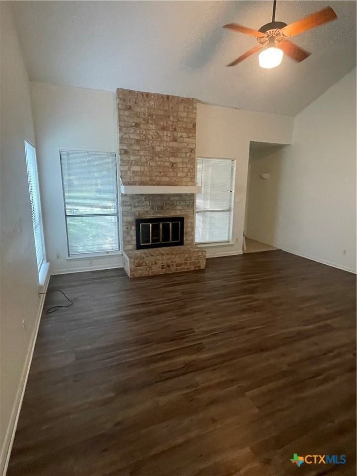 513 Camelot Dr - Photo 2 of 7