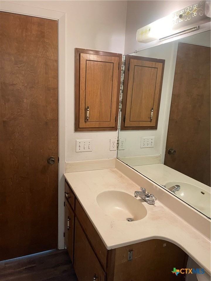 513 Camelot Dr - Photo 6 of 7