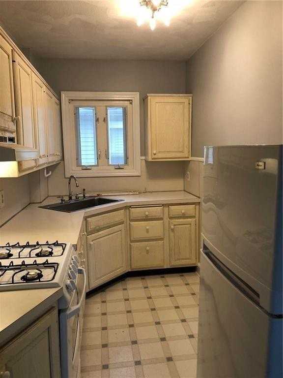 356 Orient Ave - Photo 2 of 18