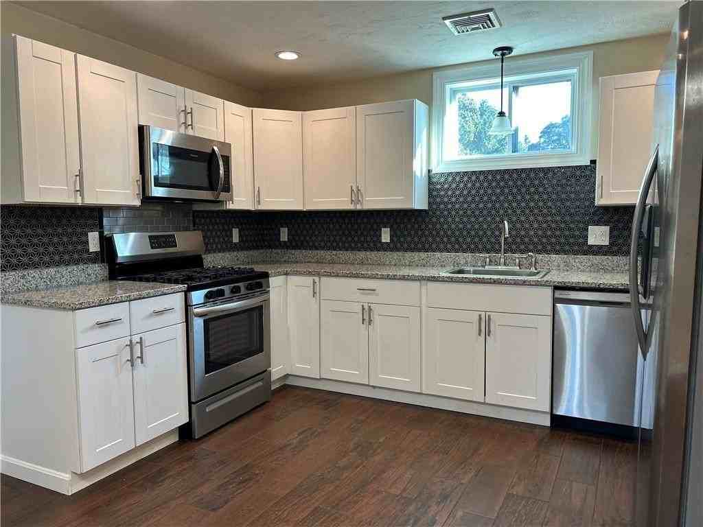 1689 Diamond Hill Rd - Photo 7 of 17