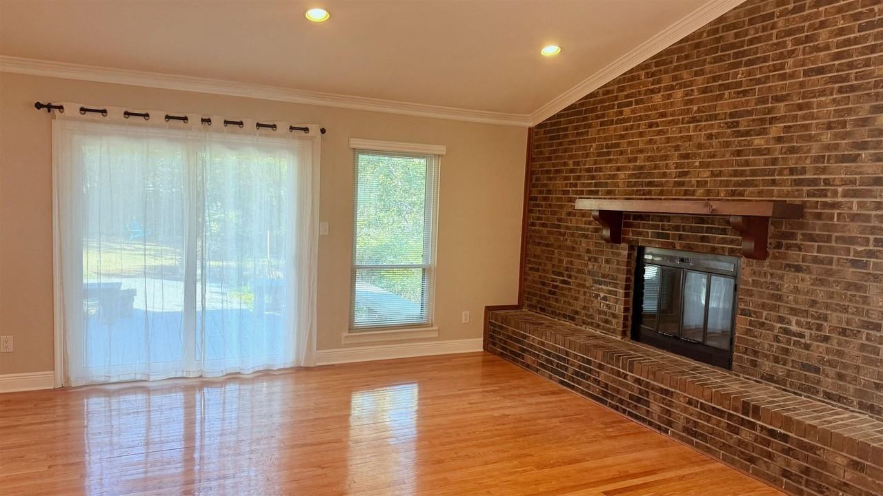 1790 Brown St - Photo 5 of 26