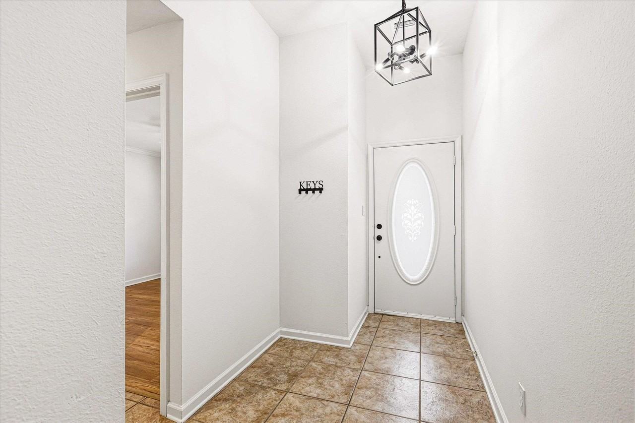 335 Dreadnaught Ct - Photo 6 of 45