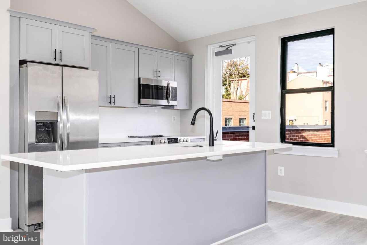 3325 M St Nw Unit Two #2 - Photo 4 of 33