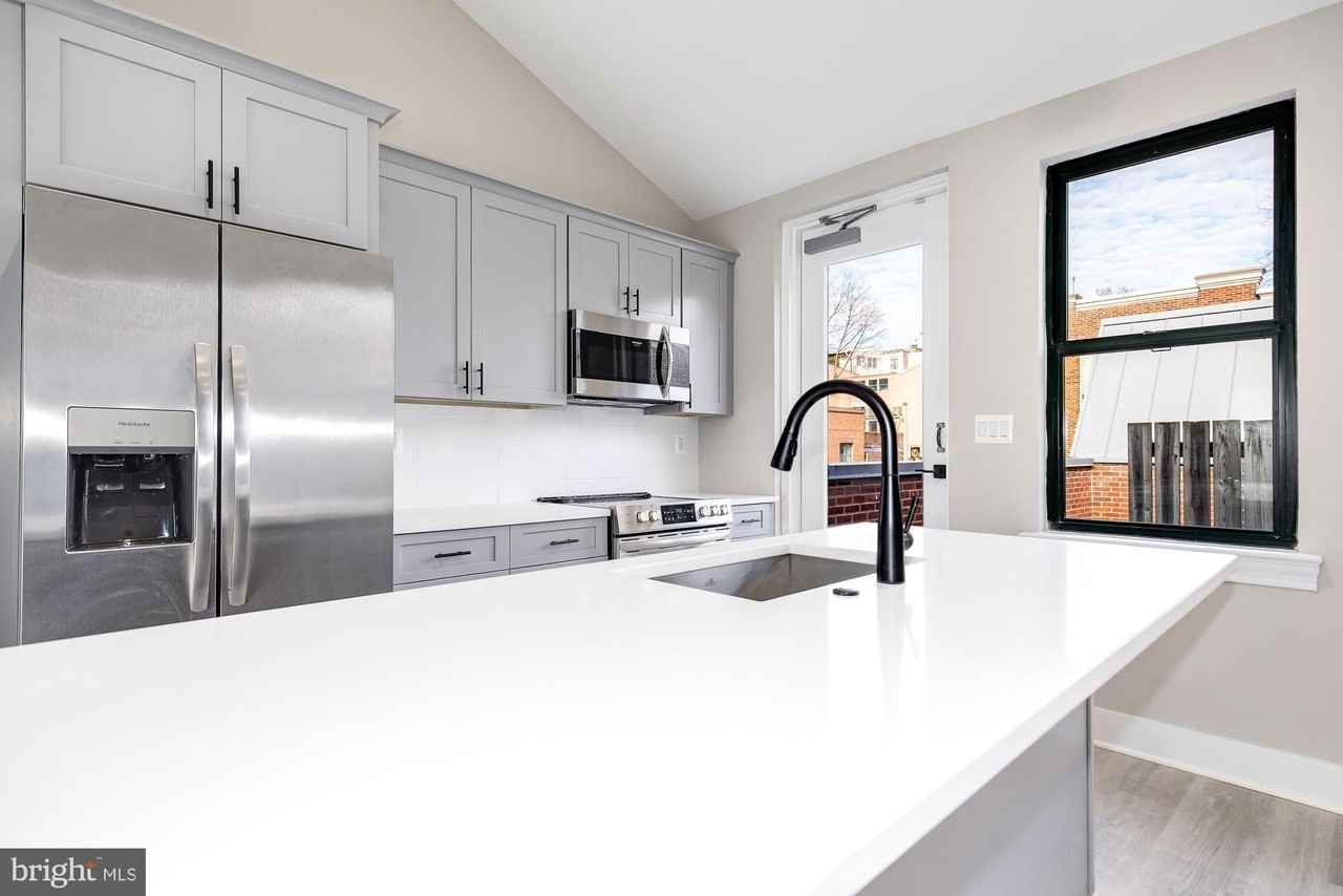 3325 M St Nw Unit Two #2 - Photo 5 of 33