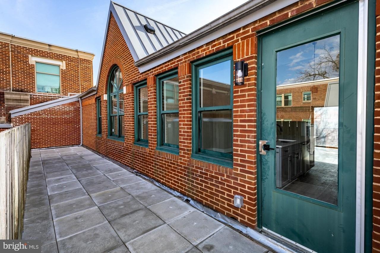 3325 M St Nw Unit Two #2 - Photo 6 of 33