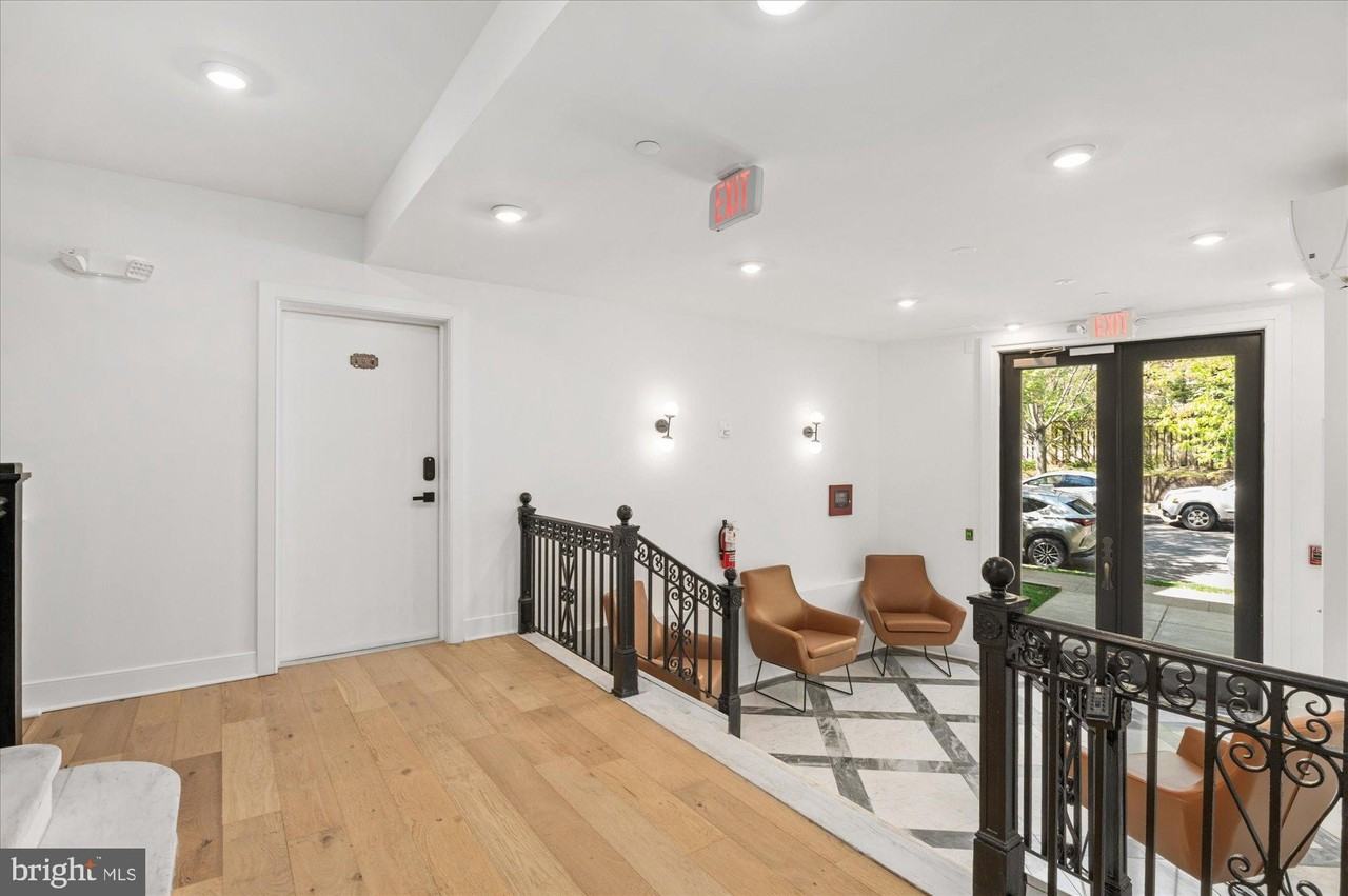 2869 28th St Nw Unit 4 #4 - Photo 4 of 21