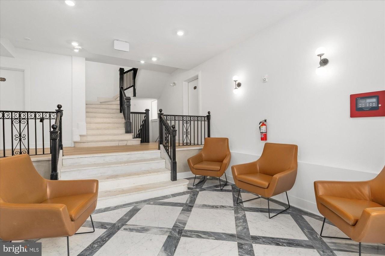 2869 28th St Nw Unit 4 #4 - Photo 5 of 21