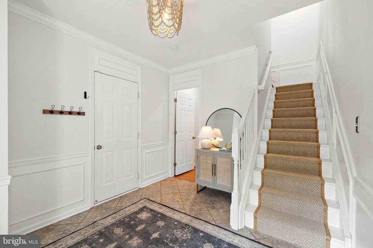 506 E Boxborough Dr - Photo 4 of 35