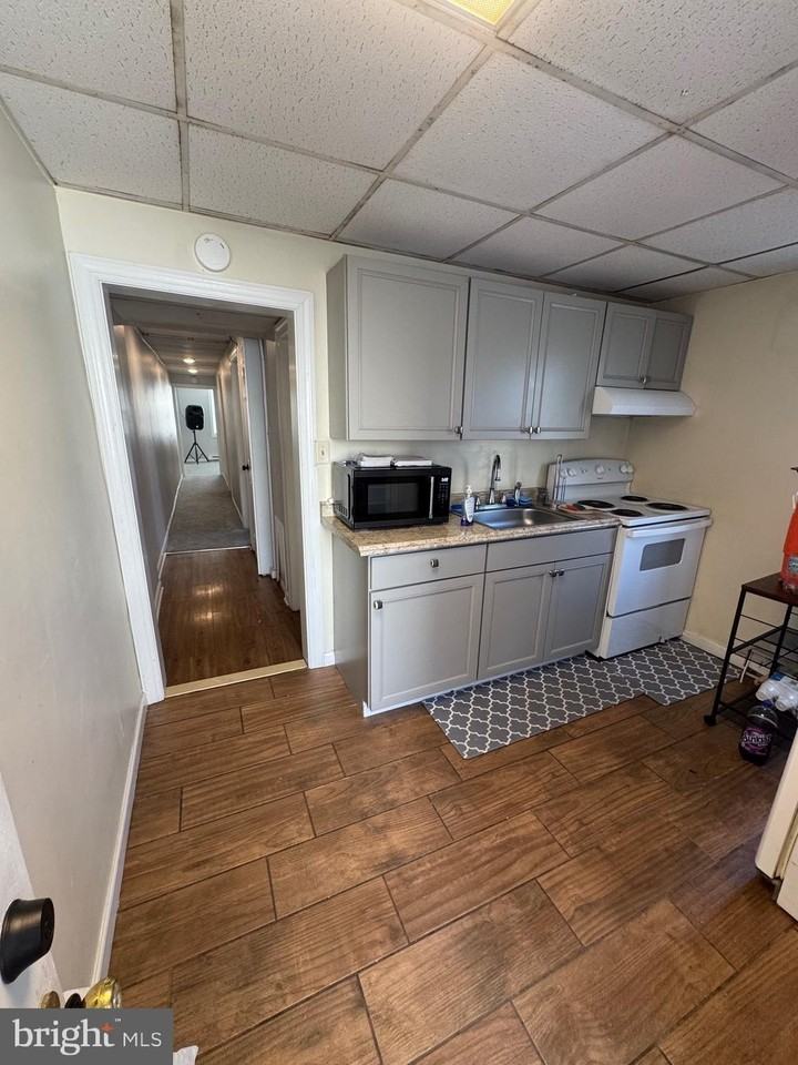 1803 W 4th St Unit 2 #2 - Photo 2 of 13