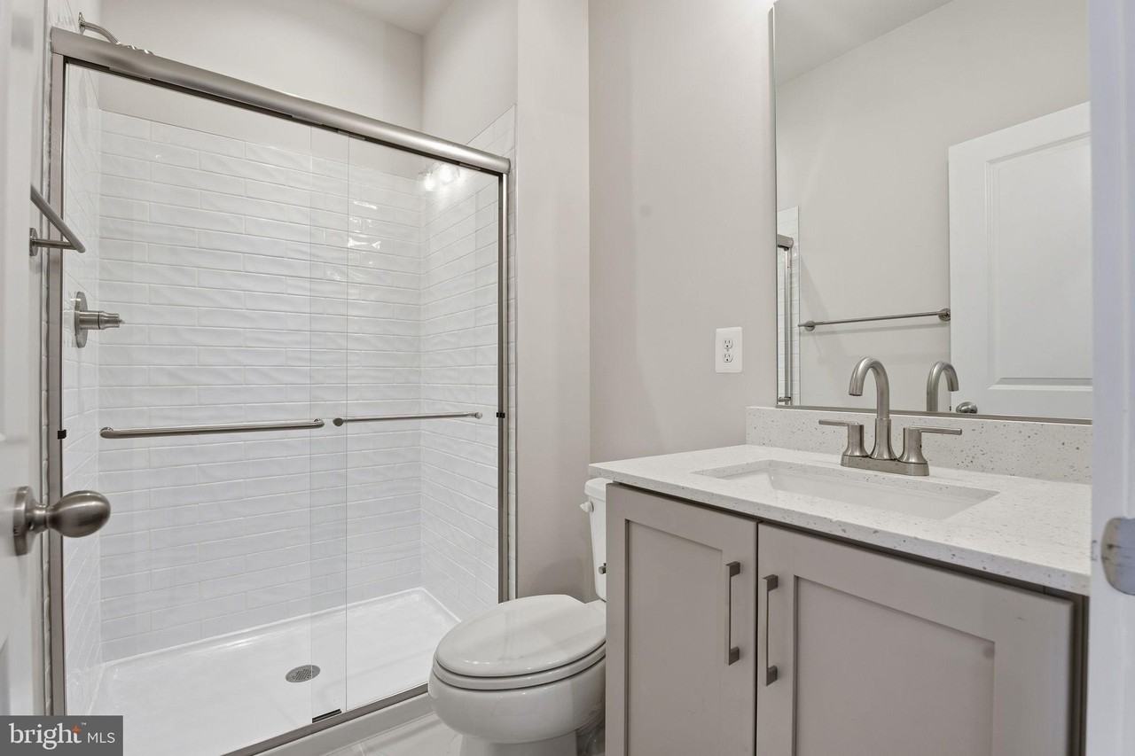 116 Crown St - Photo 4 of 35