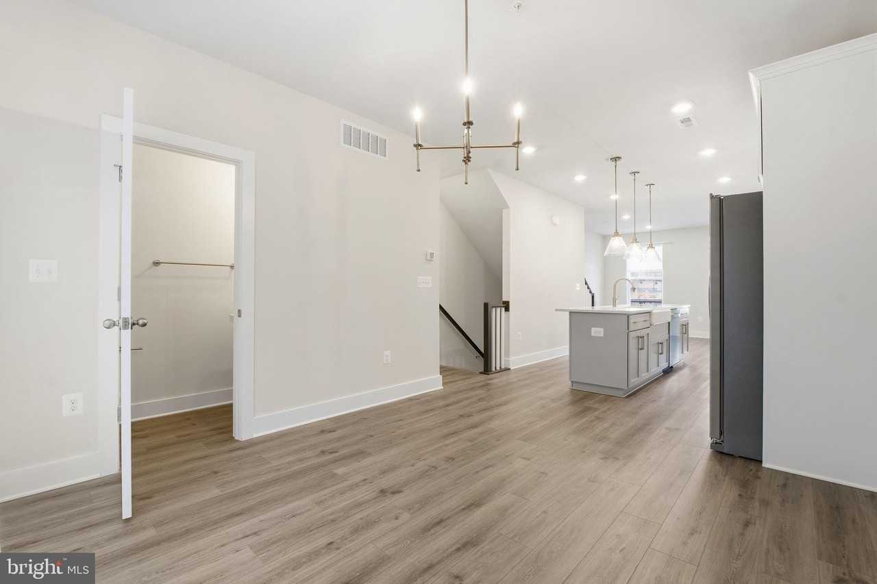 116 Crown St - Photo 5 of 35