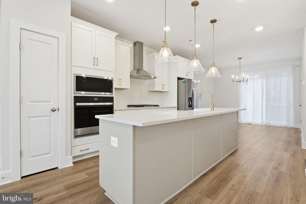 116 Crown St - Photo 6 of 35