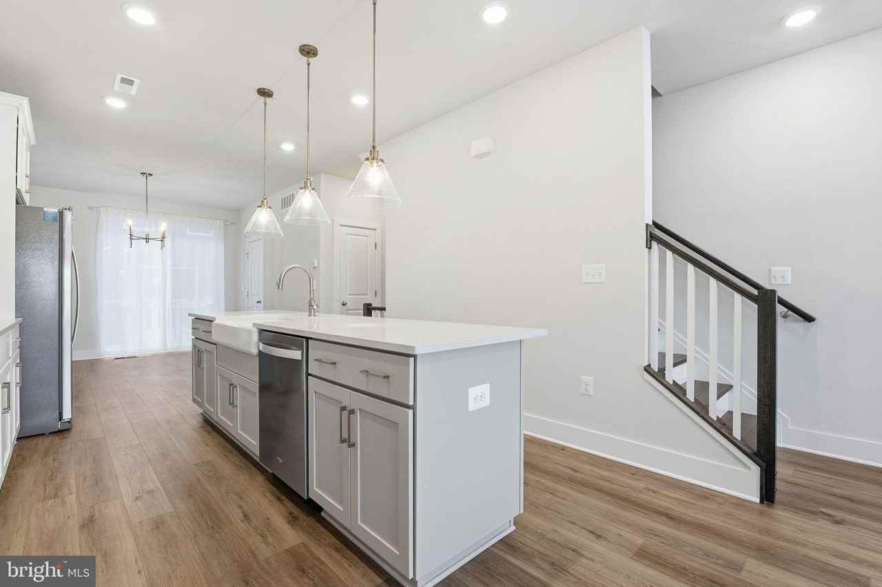 116 Crown St - Photo 7 of 35