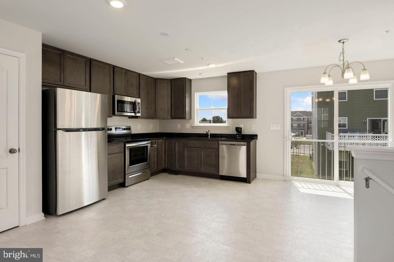 64 Grant St - Photo 3 of 50