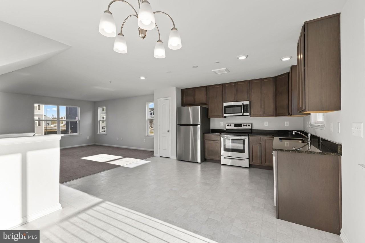 64 Grant St - Photo 4 of 50