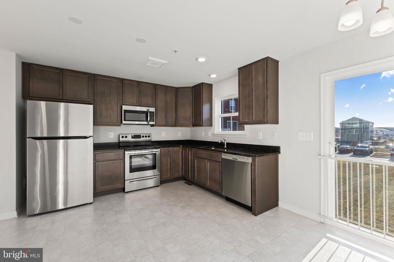 64 Grant St - Photo 7 of 50