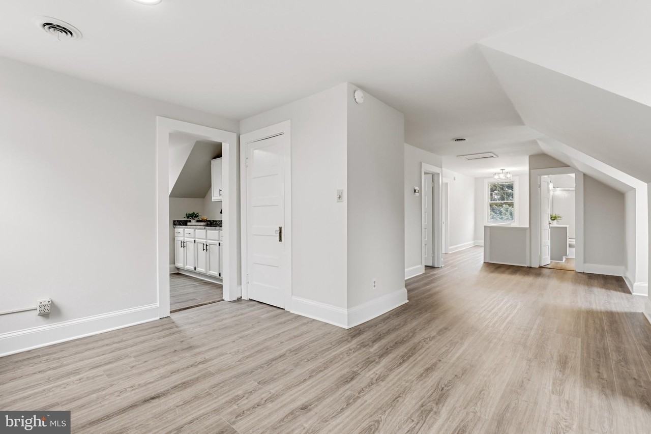 707 N Hickory Ave Apt 3 #3 - Photo 3 of 31