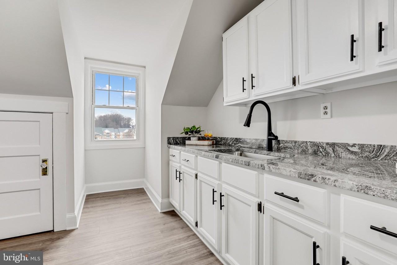 707 N Hickory Ave Apt 3 #3 - Photo 6 of 31