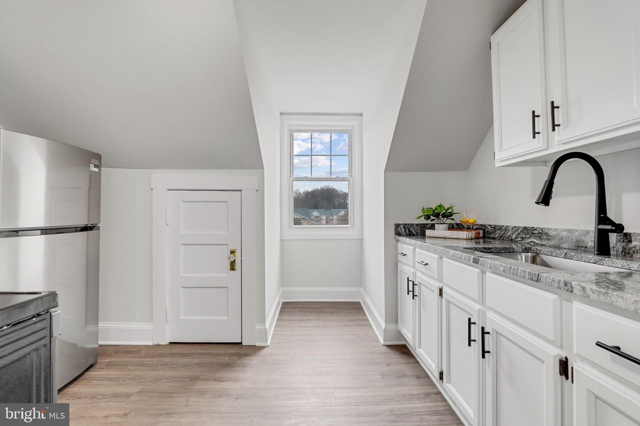 707 N Hickory Ave Apt 3 #3 - Photo 7 of 31