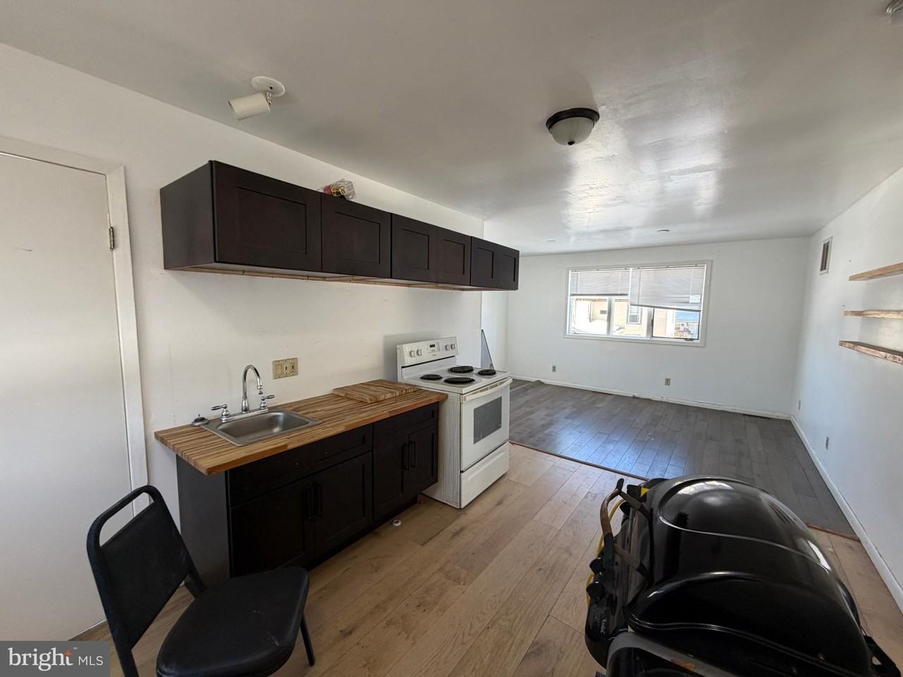 644 Cooper St 2nd Fl #2ndFL - Photo 4 of 21