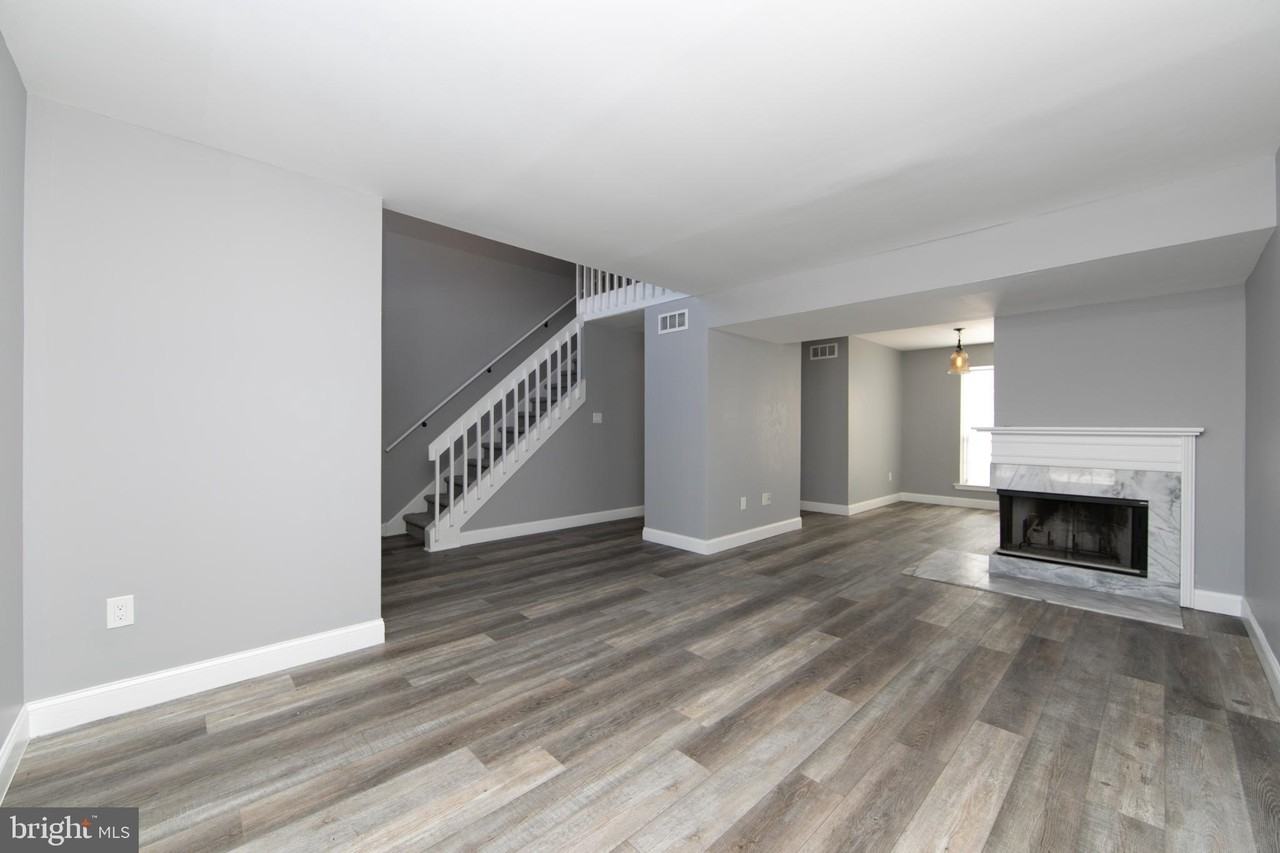 131 Crossing Way - Photo 4 of 34