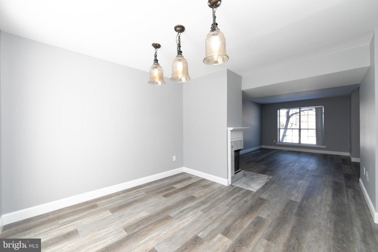 131 Crossing Way - Photo 7 of 34