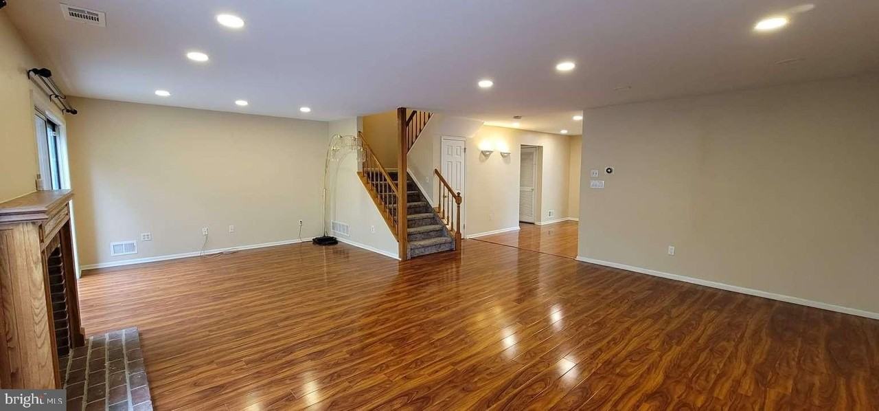 15 Colebrook Ct - Photo 2 of 14