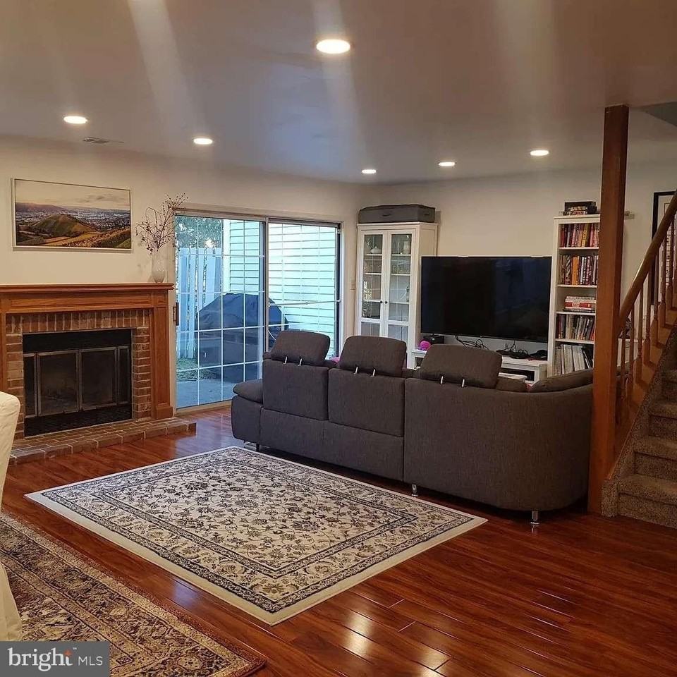 15 Colebrook Ct - Photo 3 of 14